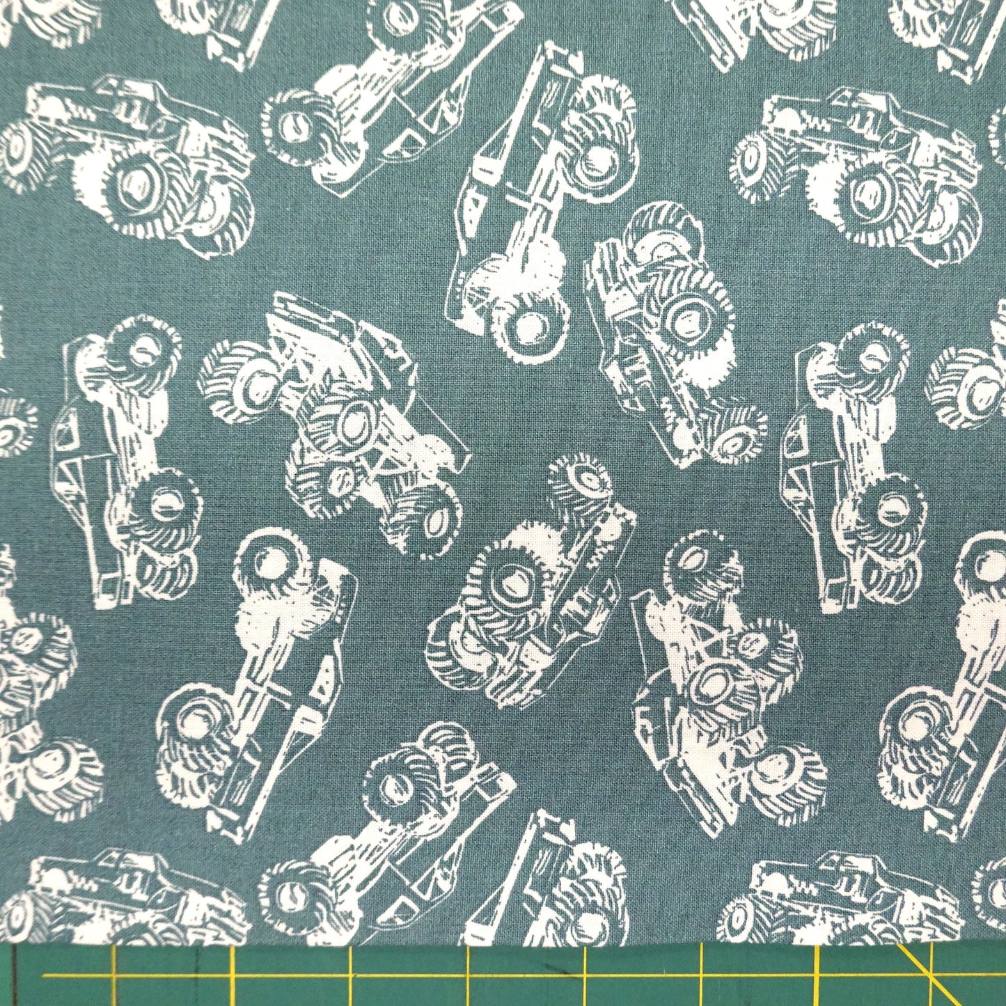 Mash the Throttle Monster Trucks 22989-TRQ-CTN-D