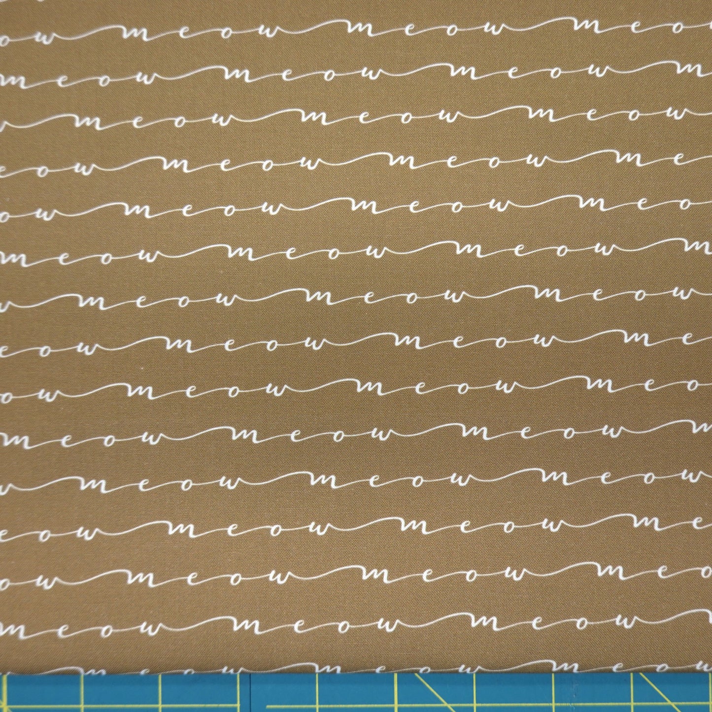 Litter Ary Cats Script Brown 21170103-04