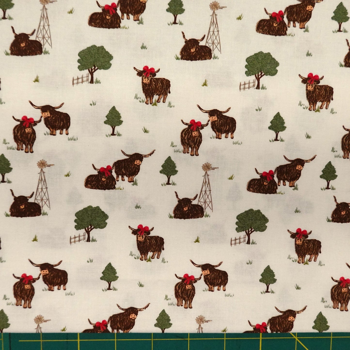 Highland Hazel Highland Farm 22985-WHT-CTN-D